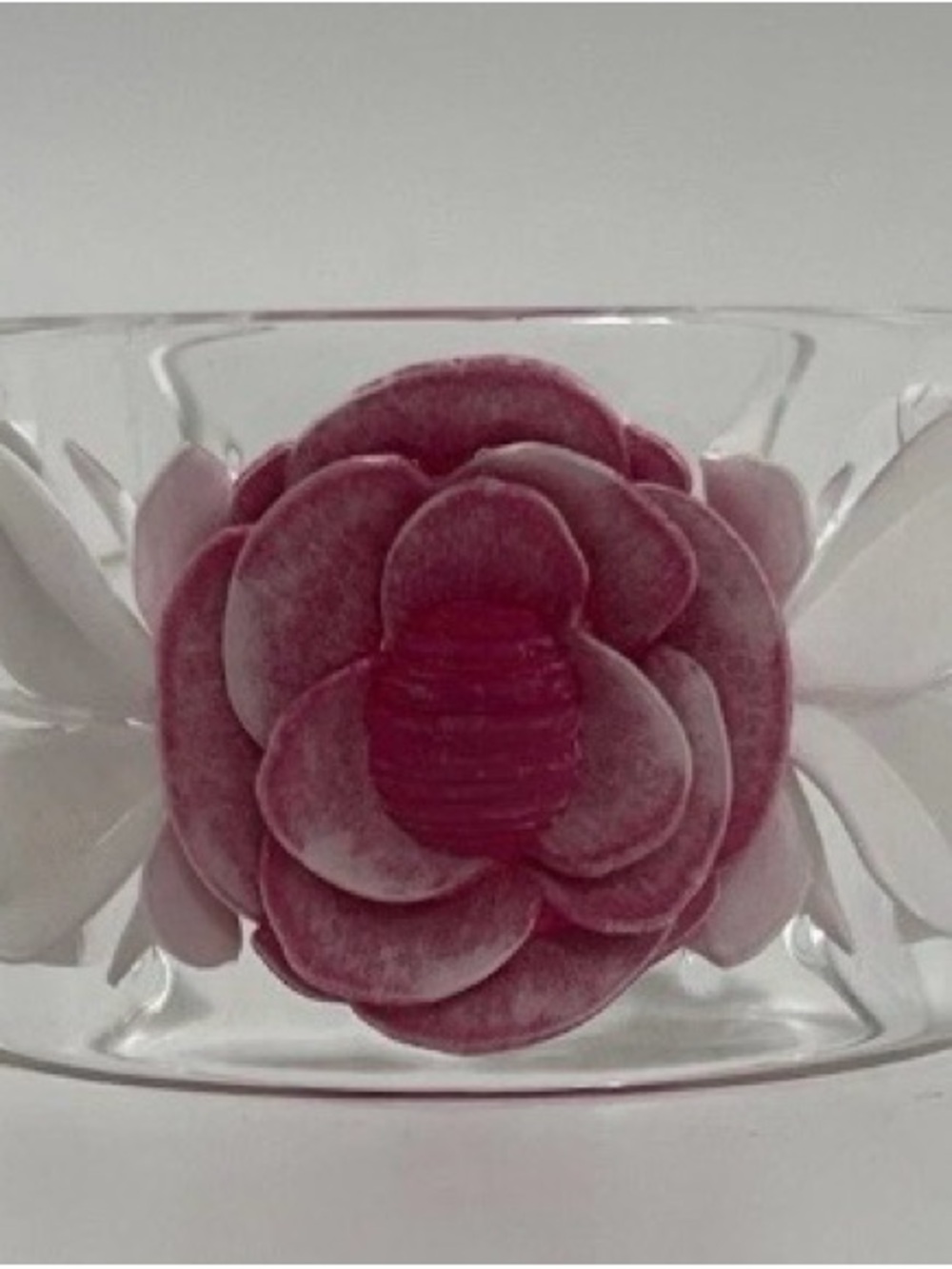 Chanel lucite Camellia Cuff bracelet - Picture 7 of 7